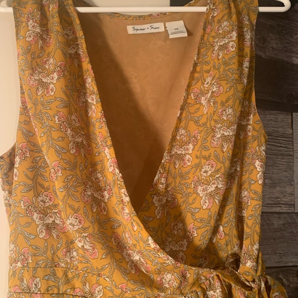 Spencer & Shaw Mod length Dress. - Picture 2 of 4